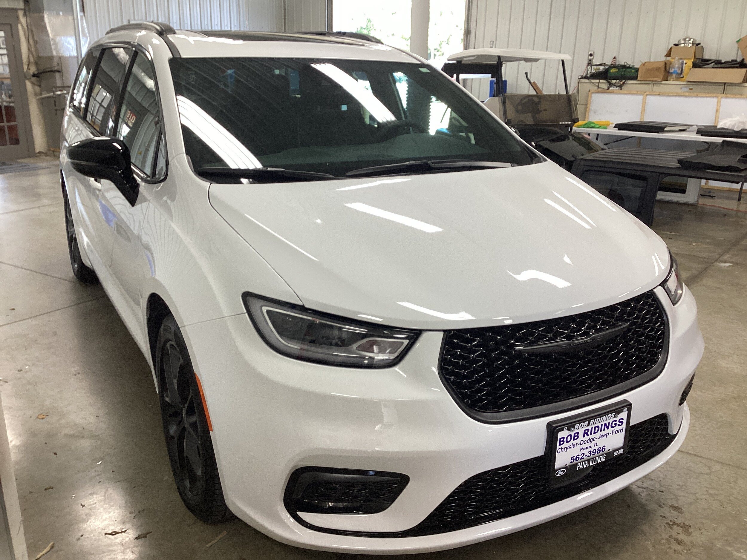 Used 2025 Chrysler Pacifica Limited FWD image 8