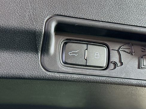 Used 2022 Ford Explorer Limited image 32