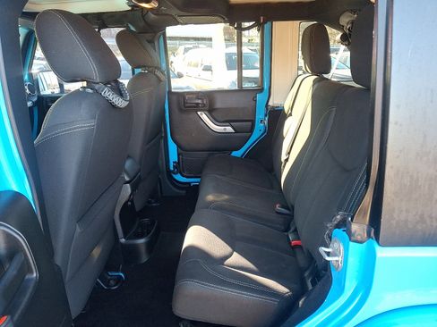 Used 2017 Jeep Wrangler Unlimited Sahara w/ Connectivity Group image 10