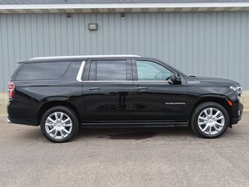 Used 2021 Chevrolet Suburban High Country w/ Premium Package AWD/4WD image 2