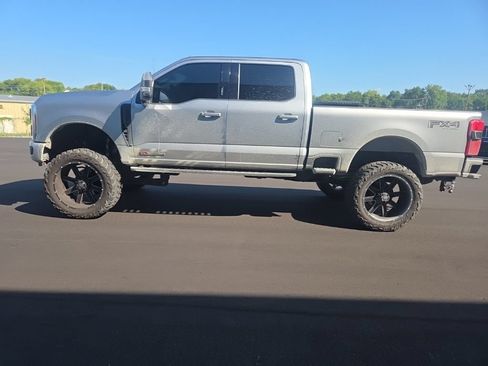 Used 2023 Ford F250 Lariat w/ Tremor Off-Road Package AWD/4WD image 9