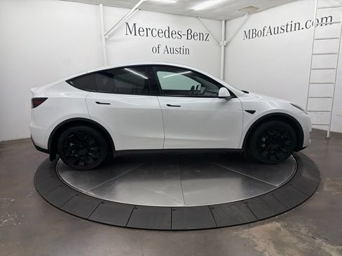 Used 2022 Tesla Model Y Long Range AWD/4WD image 8