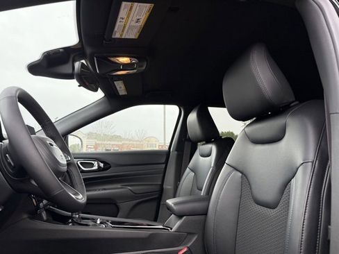 New 2026 Jeep Compass Latitude image 28