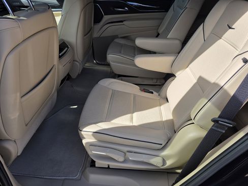 Used 2023 Cadillac Escalade Premium Luxury image 26