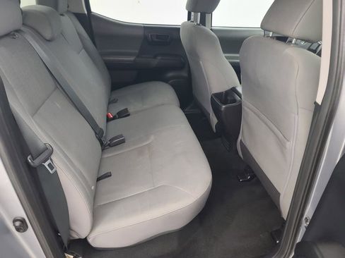 Used 2016 Toyota Tacoma SR image 17