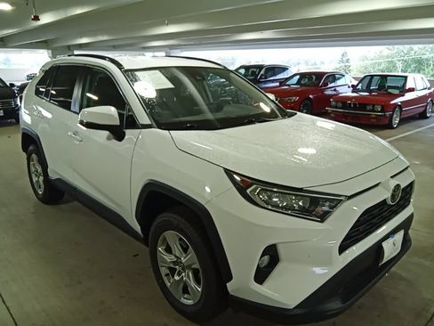 Used 2021 Toyota RAV4 XLE AWD/4WD image 3