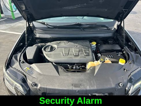 Certified 2021 Jeep Cherokee Latitude Lux w/ Sun & Sound Group FWD image 19