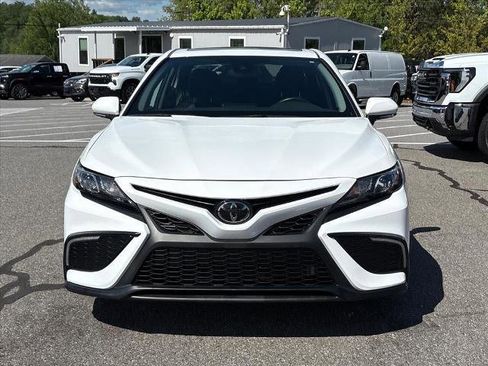 Used 2024 Toyota Camry SE w/ Convenience Package FWD image 3