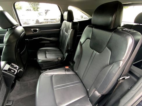 Used 2024 Kia Sorento SX image 28
