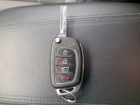 Used 2018 Hyundai Santa Fe Sport image 32