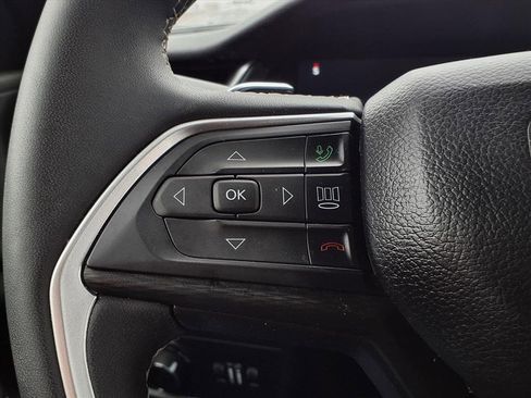 Used 2024 Jeep Grand Cherokee Laredo image 9