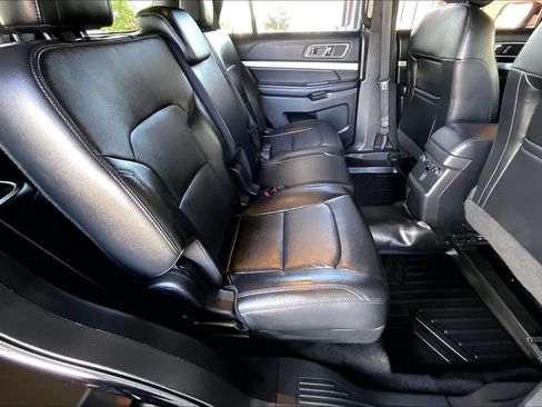 Used 2016 Ford Explorer XLT w/ Equipment Group 202A FWD image 21