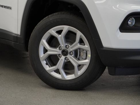 New 2026 Jeep Compass Latitude image 4