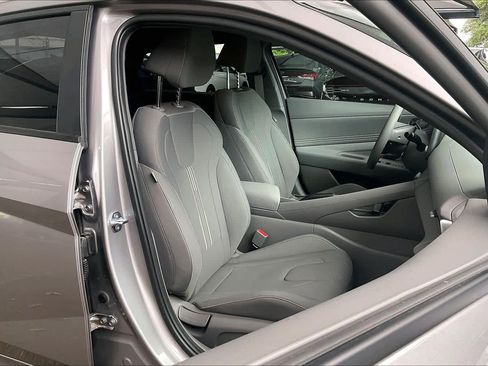 Certified 2025 Hyundai Elantra Sport FWD image 9