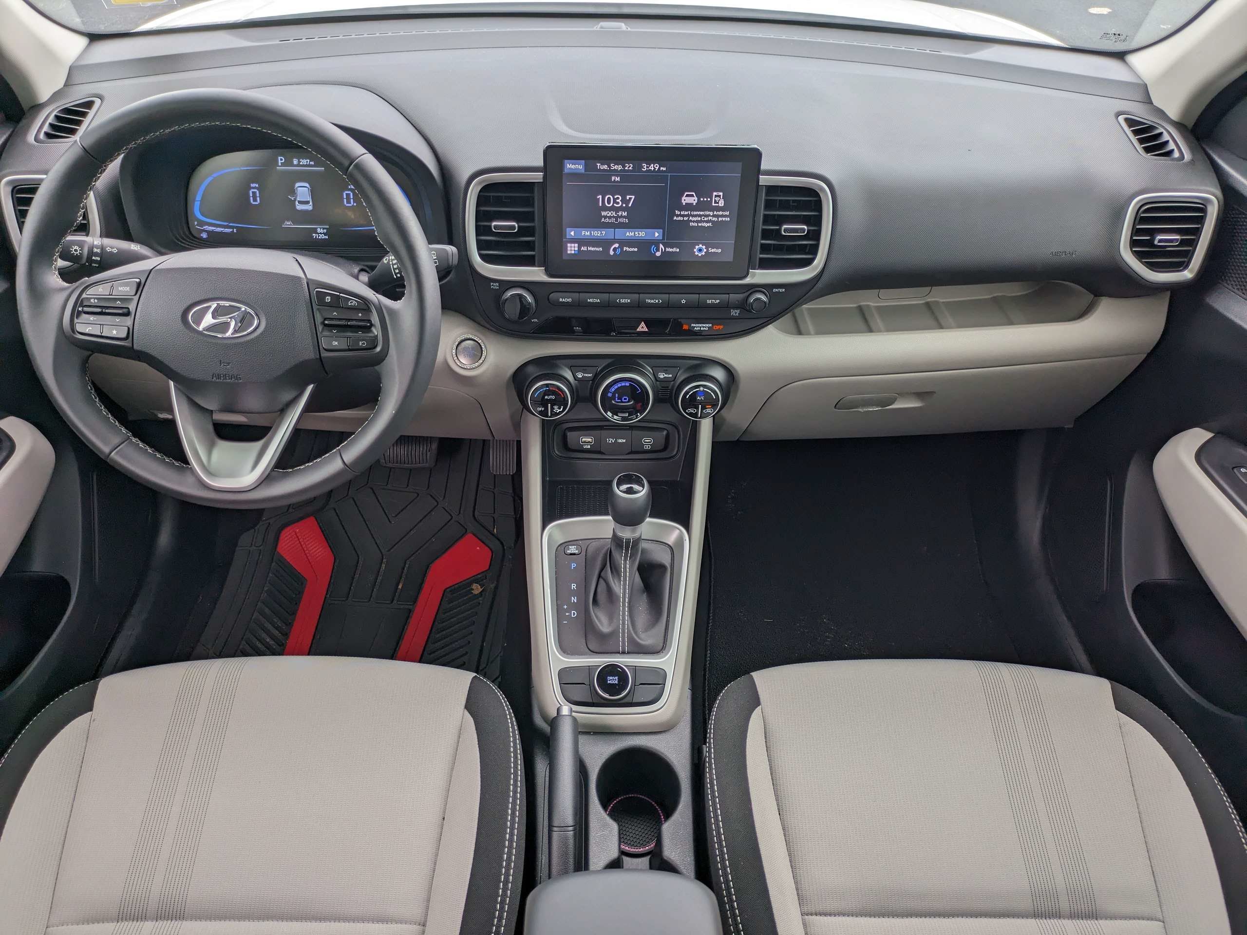 Certified 2025 Hyundai Venue SEL FWD image 15