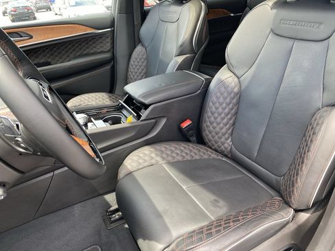 Used 2023 Jeep Grand Cherokee L Summit AWD/4WD image 11