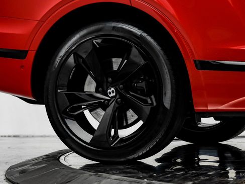 Used 2019 Bentley Bentayga image 95