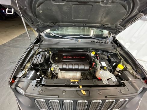 Used 2017 Jeep Renegade Latitude w/ Cold Weather Group AWD/4WD image 32