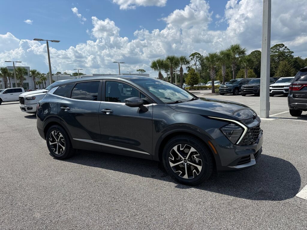 Used 2025 Kia Sportage EX FWD image 1