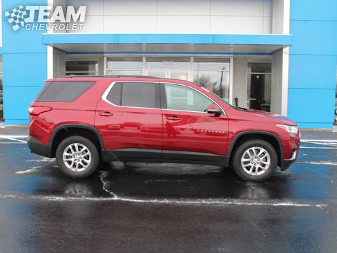 Used 2019 Chevrolet Traverse LT w/ LPO, Floor Liner Package image 3