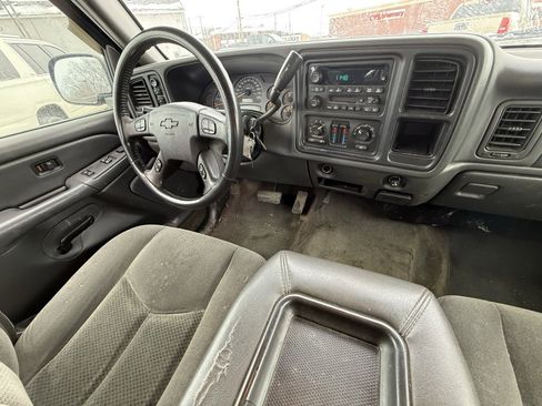 Used 2005 Chevrolet Silverado 1500 Z71 w/ Light Duty Power Package image 21