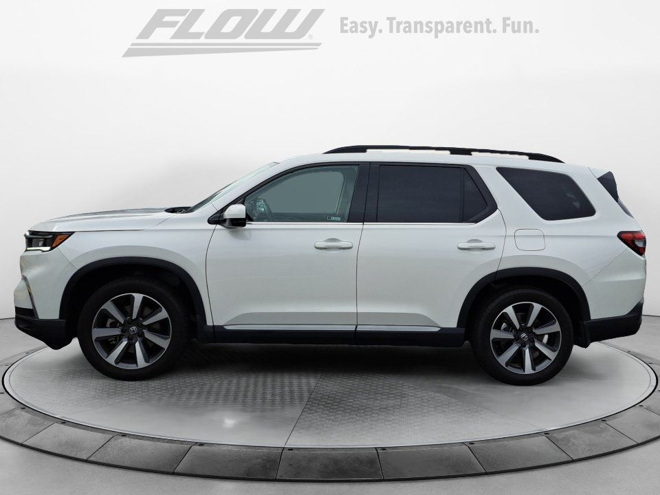 Used 2025 Honda Pilot Touring image 5