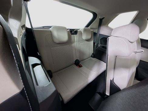 Used 2020 Volkswagen Tiguan S image 40