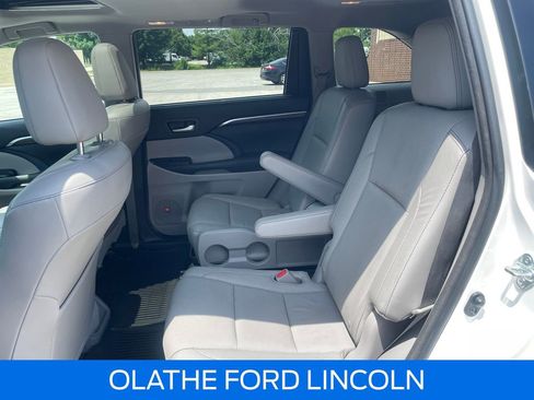 Used 2015 Toyota Highlander Limited AWD/4WD image 31