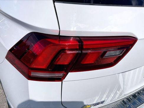 Used 2024 Volkswagen Tiguan SE AWD/4WD image 31