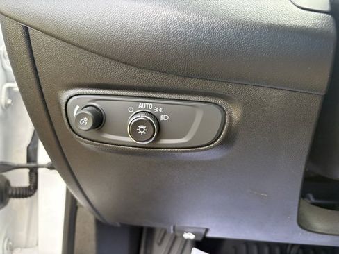 Used 2022 Chevrolet Equinox LT w/ Driver Convenience Package image 12