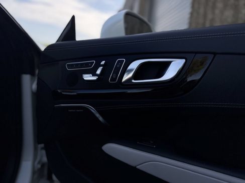 Used 2015 Mercedes-Benz SL 550 image 23