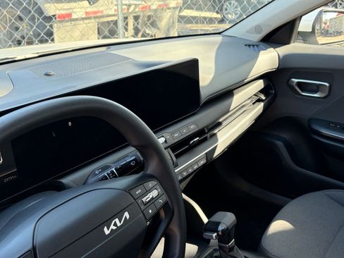Used 2025 Kia K4 LXS image 29
