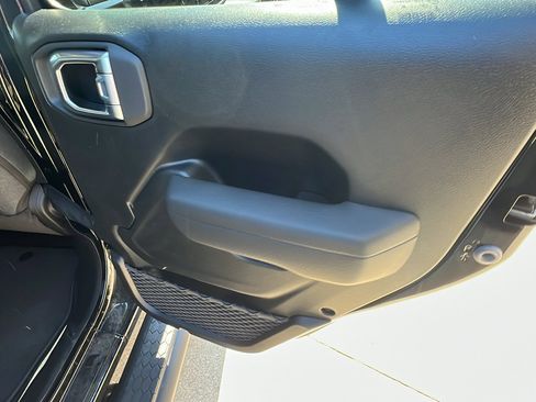 Certified 2025 Jeep Wrangler Sport S image 20