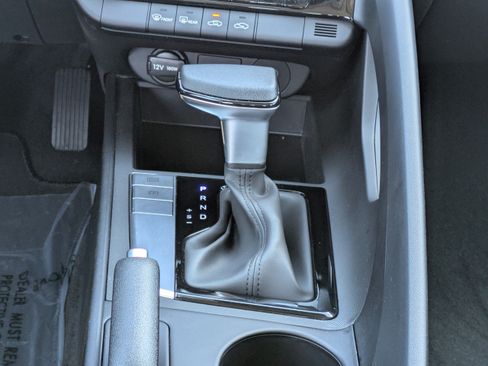 Certified 2024 Hyundai Elantra SEL FWD image 17