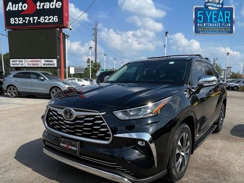 Used 2020 Toyota Highlander XLE FWD image 1