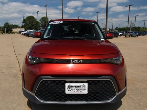 Used 2023 Kia Soul LX FWD image 2