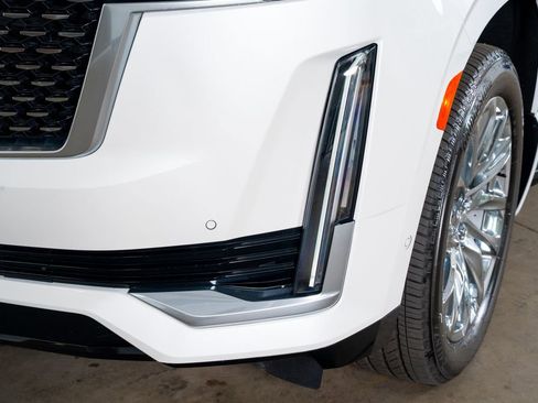 Used 2021 Cadillac Escalade Premium Luxury AWD/4WD image 14