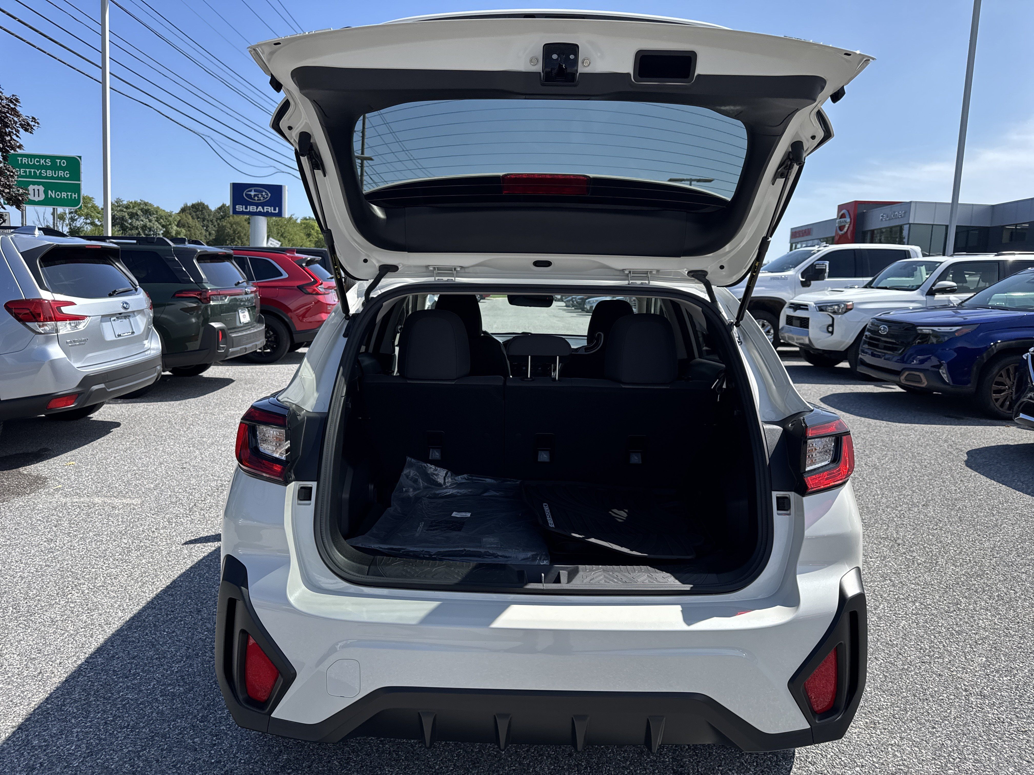 Used 2024 Subaru Crosstrek 2.0i Premium w/ Crosstrek Mirror Package AWD/4WD image 28