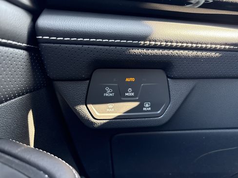 New 2026 Volkswagen Atlas Cross Sport SE image 33