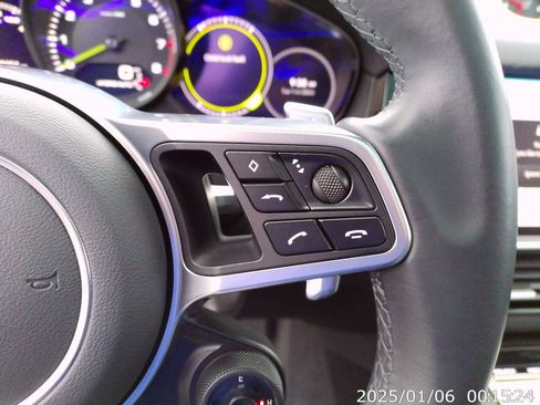 Used 2023 Porsche Cayenne Platinum Edition image 20