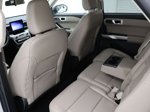 Used 2022 Ford Explorer XLT w/ Equipment Group 202A image 11