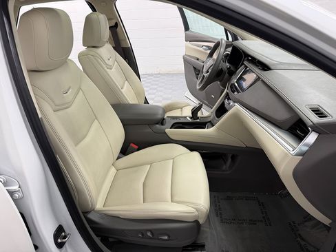 Used 2017 Cadillac XT5 Luxury w/ LPO, Wheel Lock Package image 15