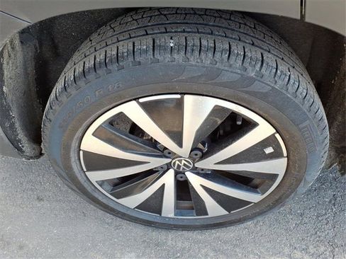 Used 2022 Volkswagen Taos SE image 6