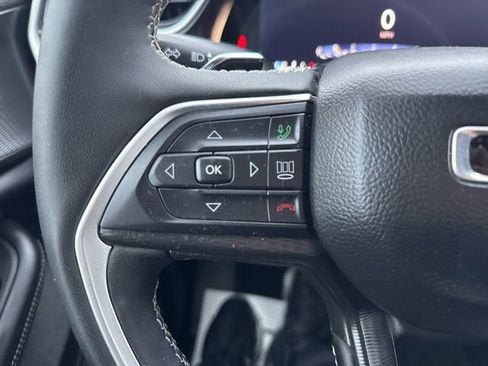 Certified 2025 Jeep Grand Cherokee Laredo w/ Luxury Tech Group I image 16