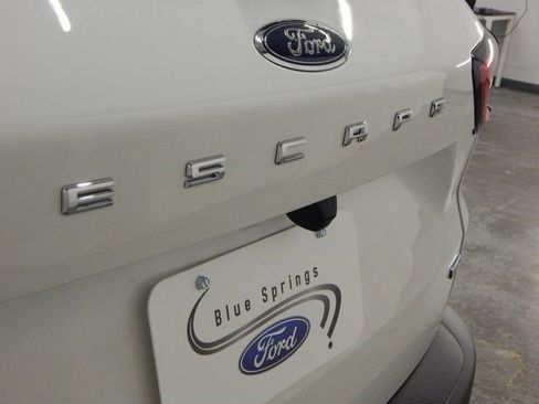New 2025 Ford Escape SE image 6