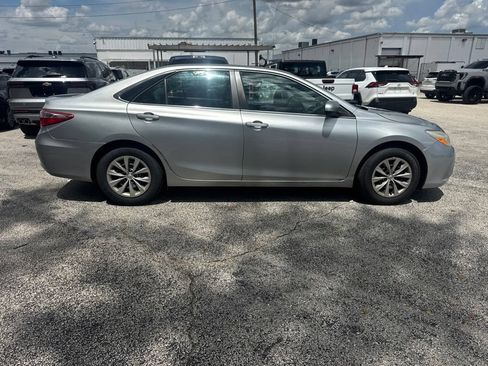 Used 2015 Toyota Camry LE FWD image 4