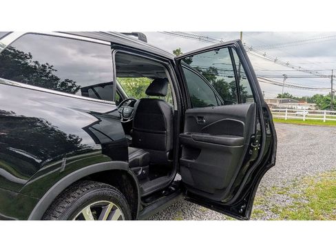 Used 2017 Honda Pilot Elite image 12
