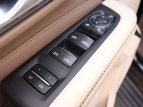 Used 2021 GMC Yukon Denali w/ Denali Premium Package image 7