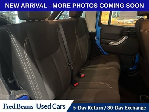 Used 2015 Jeep Wrangler Unlimited Rubicon w/ Connectivity Group image 7
