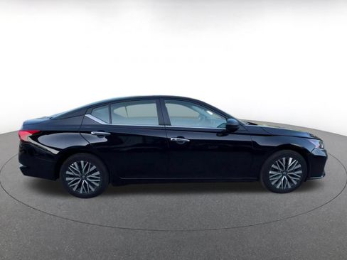 Used 2025 Nissan Altima 2.5 SV FWD image 16